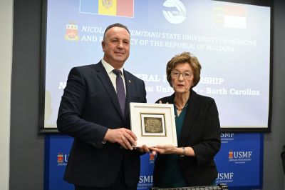  Vizita Secretarului de Stat Elaine Marshall la USMF „Nicolae Testemițanu”